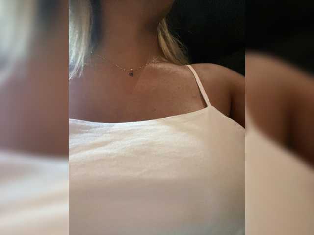 EmilyLeah's BongaCams show and profile