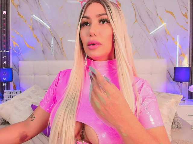 EmilyLeah's BongaCams show and profile