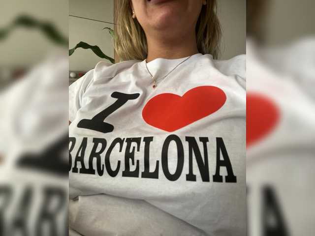 EmilyLeah's BongaCams show and profile