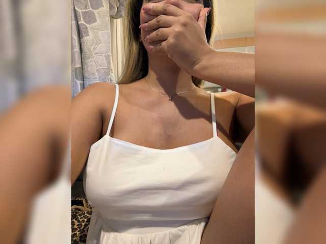 EmilyLeah's BongaCams show and profile