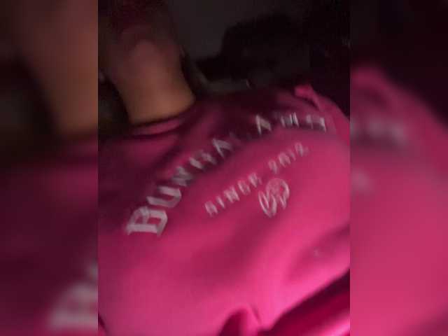 EmilyLeah's BongaCams show and profile