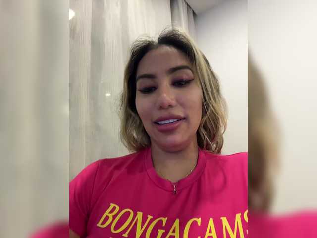 EmilyLeah's BongaCams show and profile