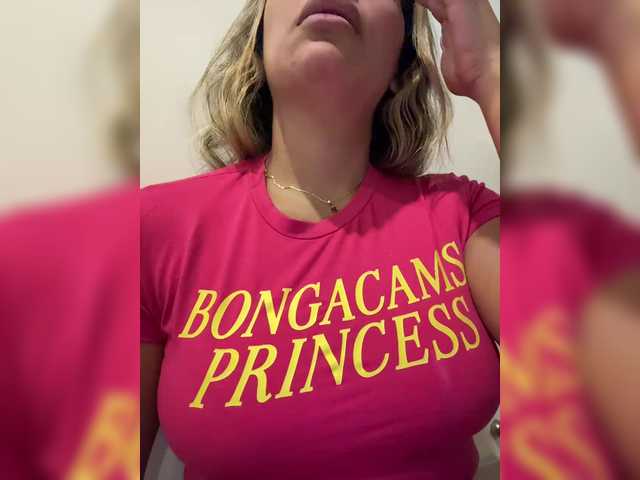 EmilyLeah's BongaCams show and profile