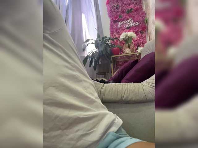 EmilyLeah's BongaCams show and profile