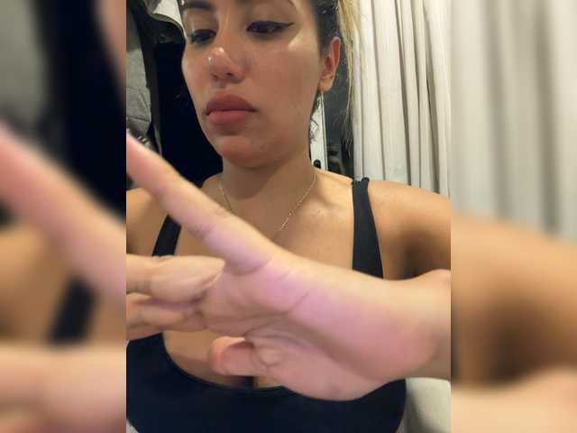 EmilyLeah's BongaCams show and profile