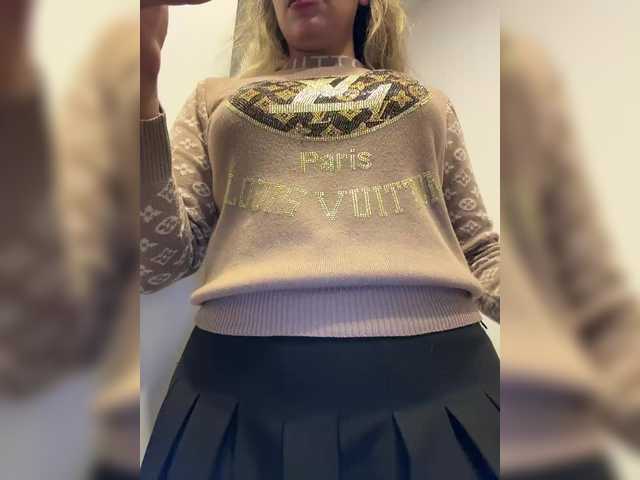 EmilyLeah's BongaCams show and profile