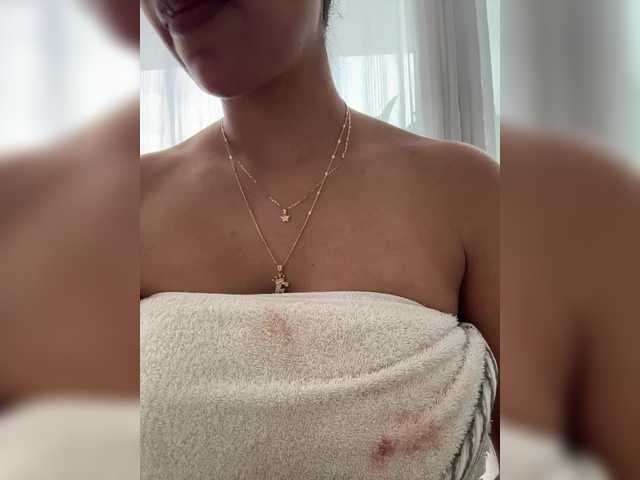 EmilyLeah's BongaCams show and profile