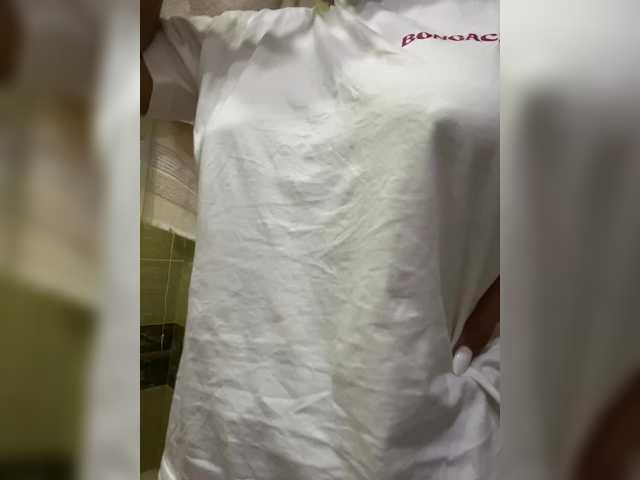 EmilyLeah's BongaCams show and profile