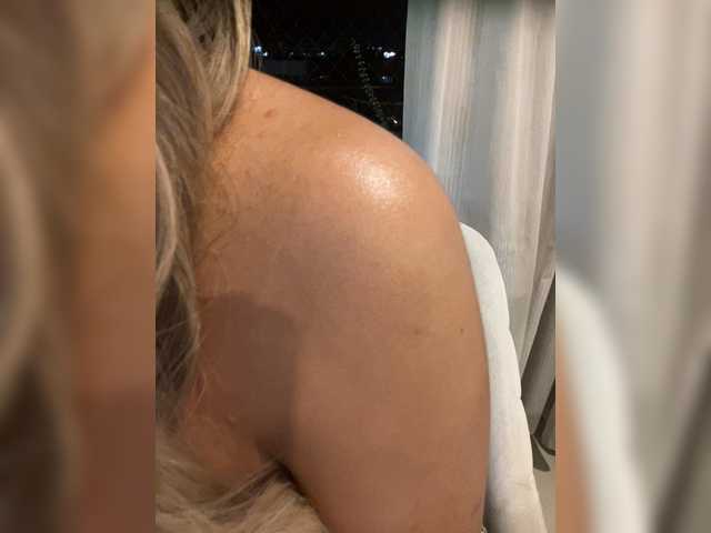 EmilyLeah from BongaCams