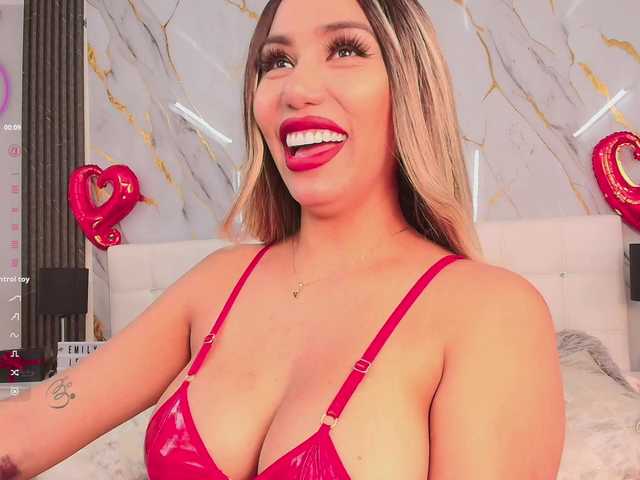 EmilyLeah's BongaCams show and profile