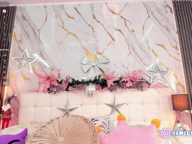 EmilyLeah's BongaCams show and profile