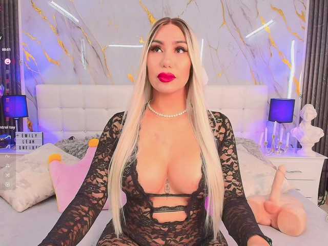 EmilyLeah's BongaCams show and profile