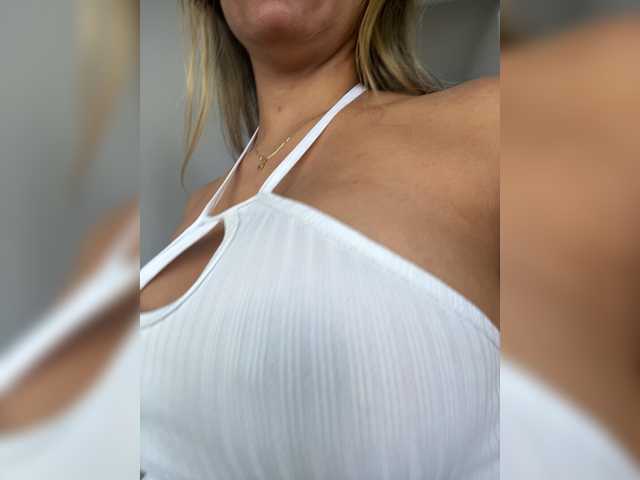 EmilyLeah's BongaCams show and profile