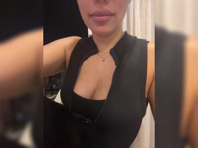 EmilyLeah's BongaCams show and profile