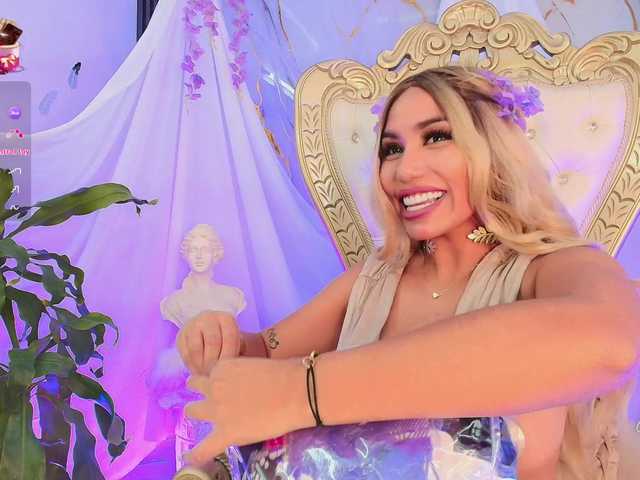 EmilyLeah's BongaCams show and profile