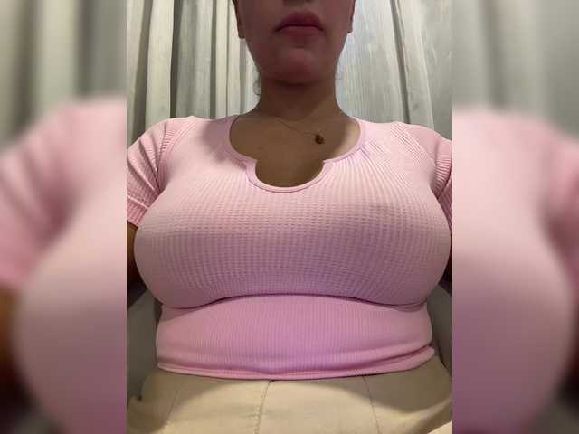 EmilyLeah's BongaCams show and profile