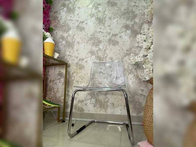 EmilyLeah's BongaCams show and profile