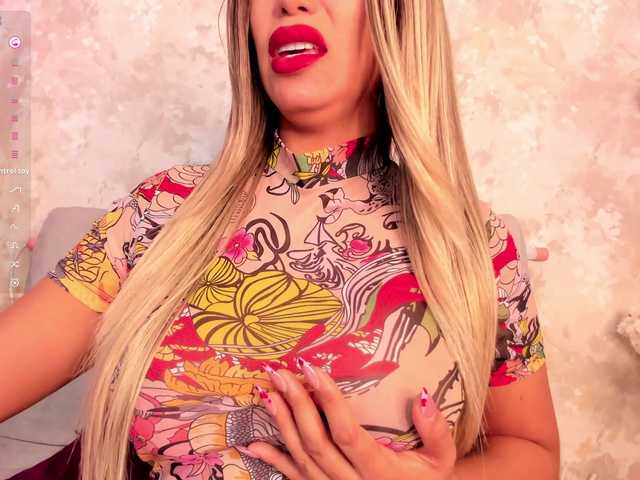 EmilyLeah's BongaCams show and profile