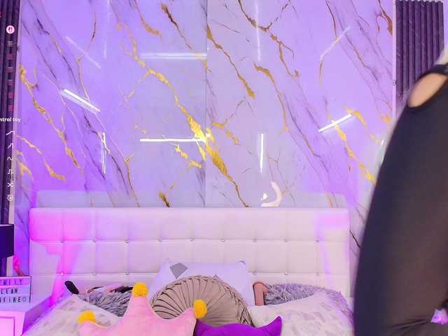 EmilyLeah's BongaCams show and profile