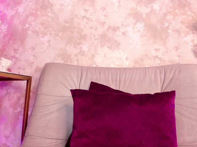 EmilyLeah's BongaCams show and profile