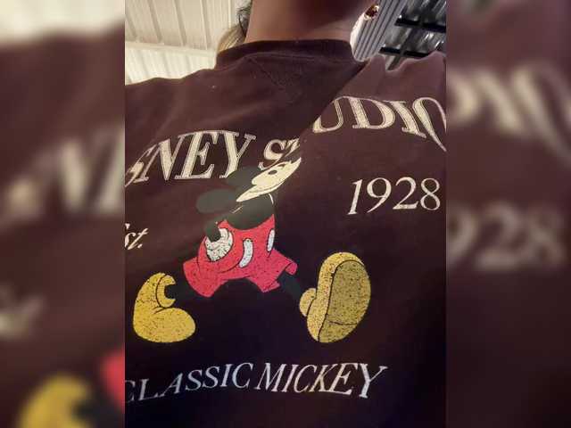 EmilyLeah's BongaCams show and profile