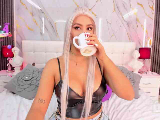 EmilyLeah webcam