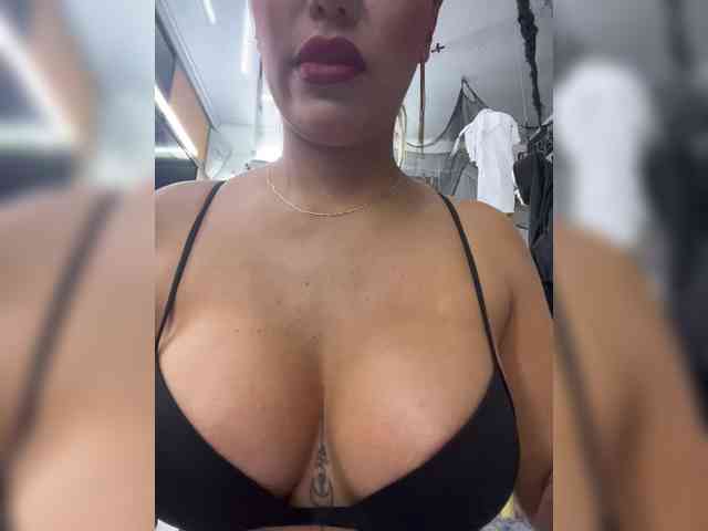 EmilyLeah webcam