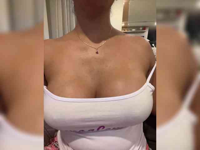 EmilyLeah Live Webcam on BongaCams