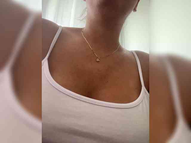 EmilyLeah Live Webcam on BongaCams