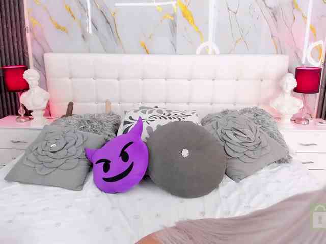 EmilyLeah webcam