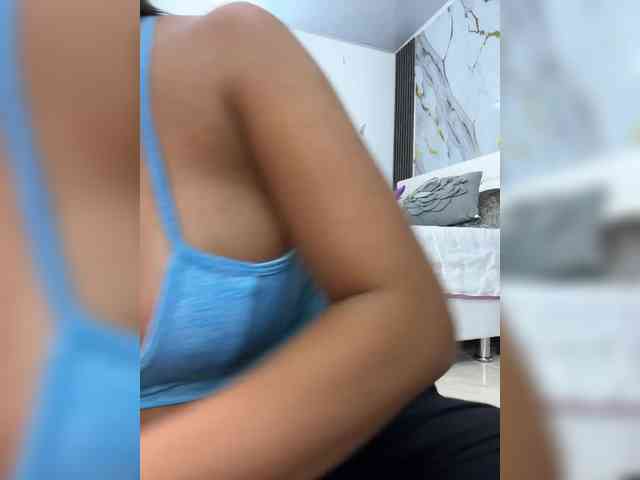 EmilyLeah webcam
