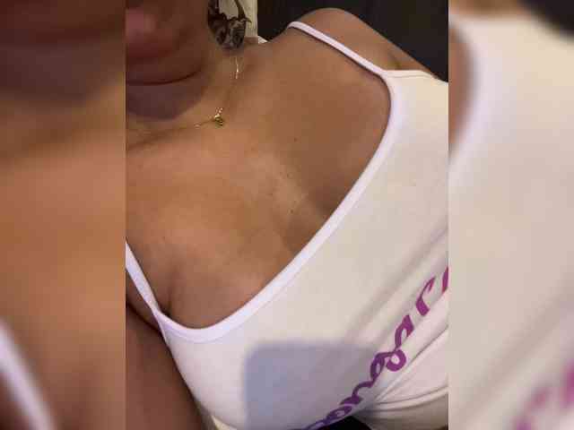 EmilyLeah Live Webcam on BongaCams