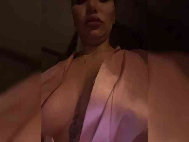 EmilyLeah Live Webcam on BongaCams