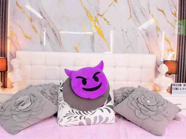 EmilyLeah webcam