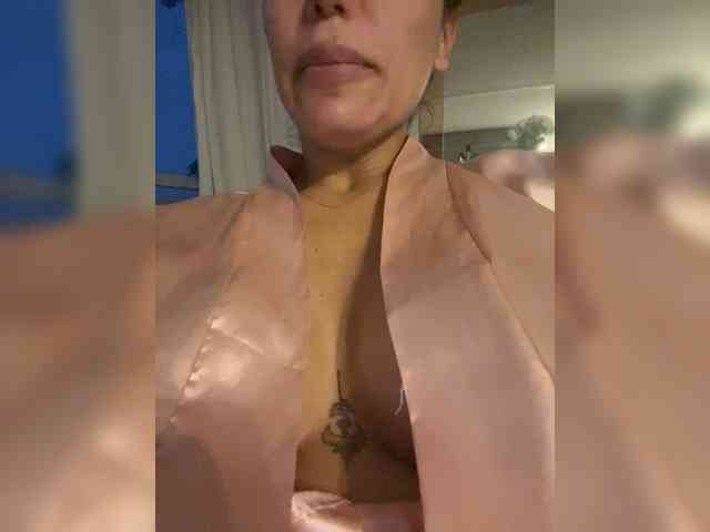 EmilyLeah Live Webcam on BongaCams