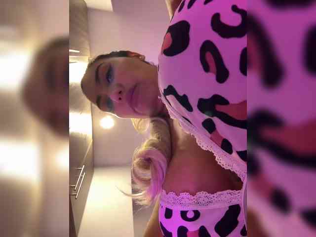 EmilyLeah webcam