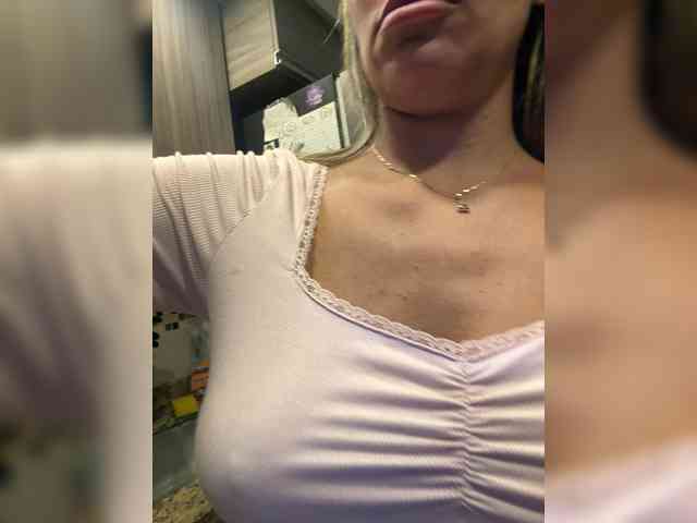 EmilyLeah webcam