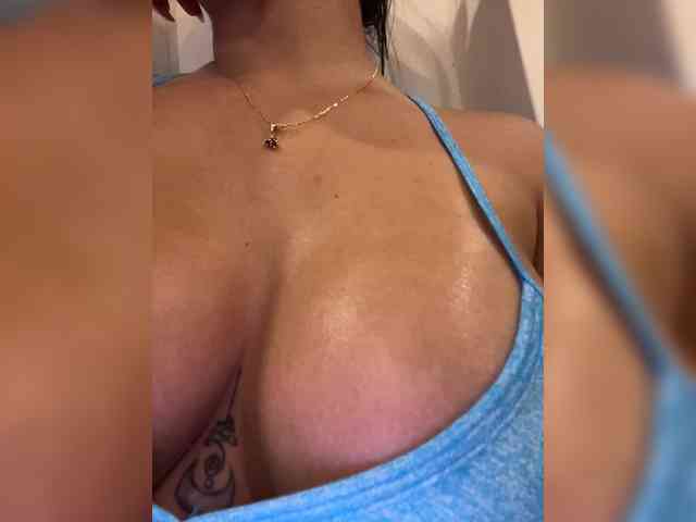 EmilyLeah webcam