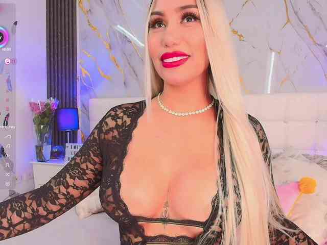 EmilyLeah Live Webcam on BongaCams