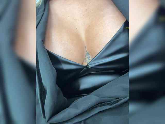 nude webcam chatroom EmilyLeah