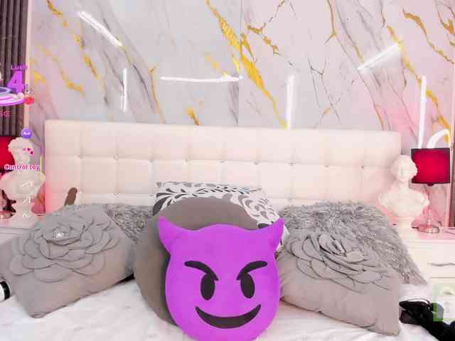EmilyLeah webcam