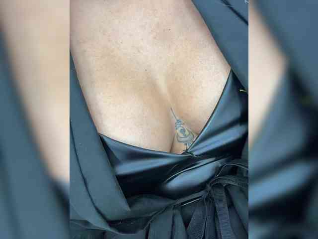 EmilyLeah webcam
