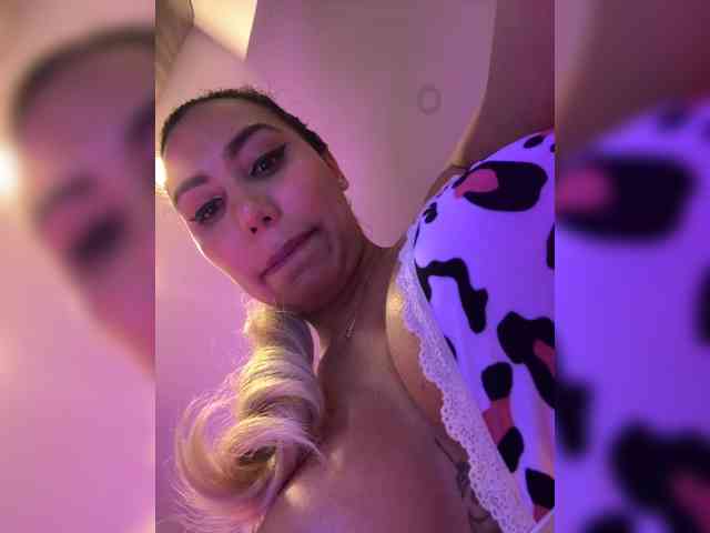 EmilyLeah webcam