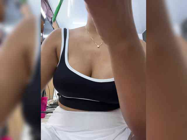 EmilyLeah webcam