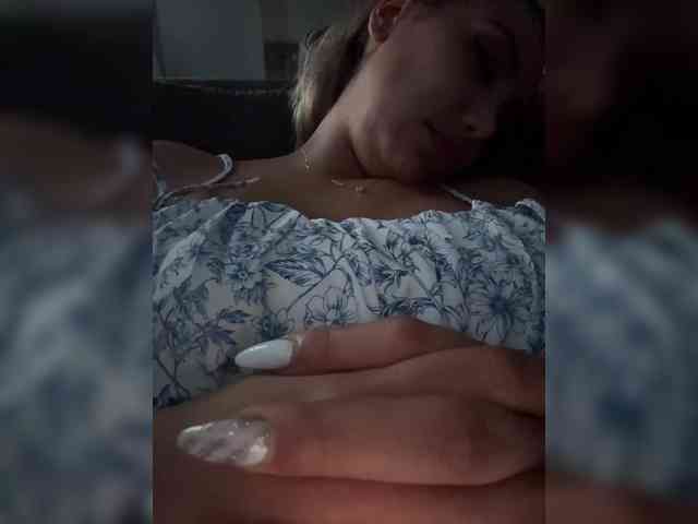 EmilyLeah Live Webcam on BongaCams