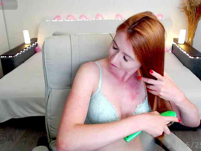 KiraOverlord webcam