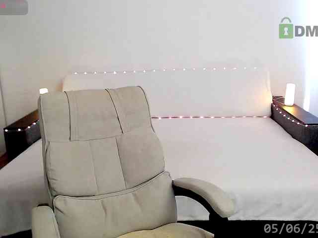 KiraOverlord webcam