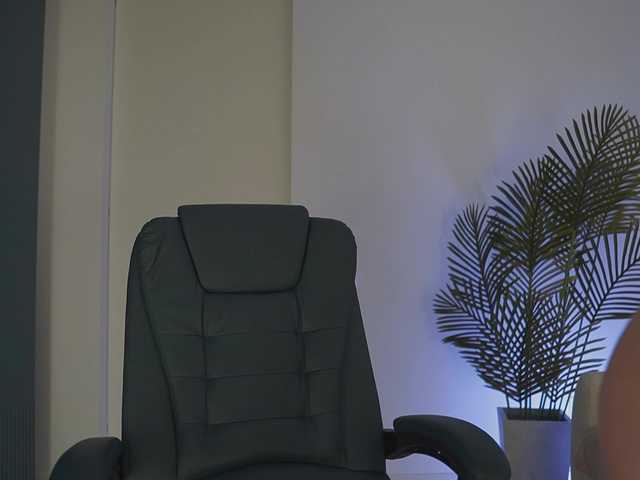 Yvonna's BongaCams show and profile