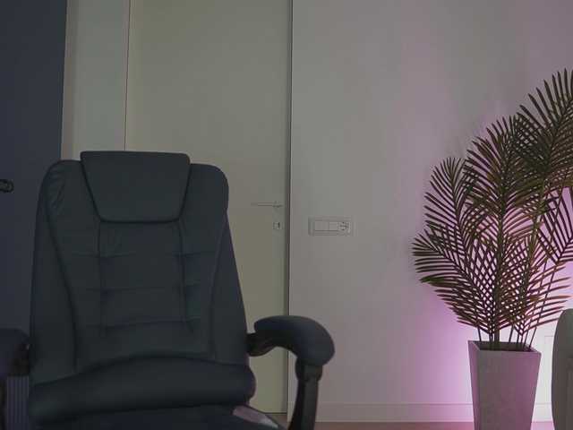 Yvonna's BongaCams show and profile