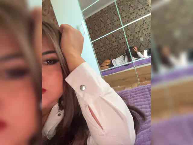 Praesertim (27, White Cam Girl) performing Live Sex.